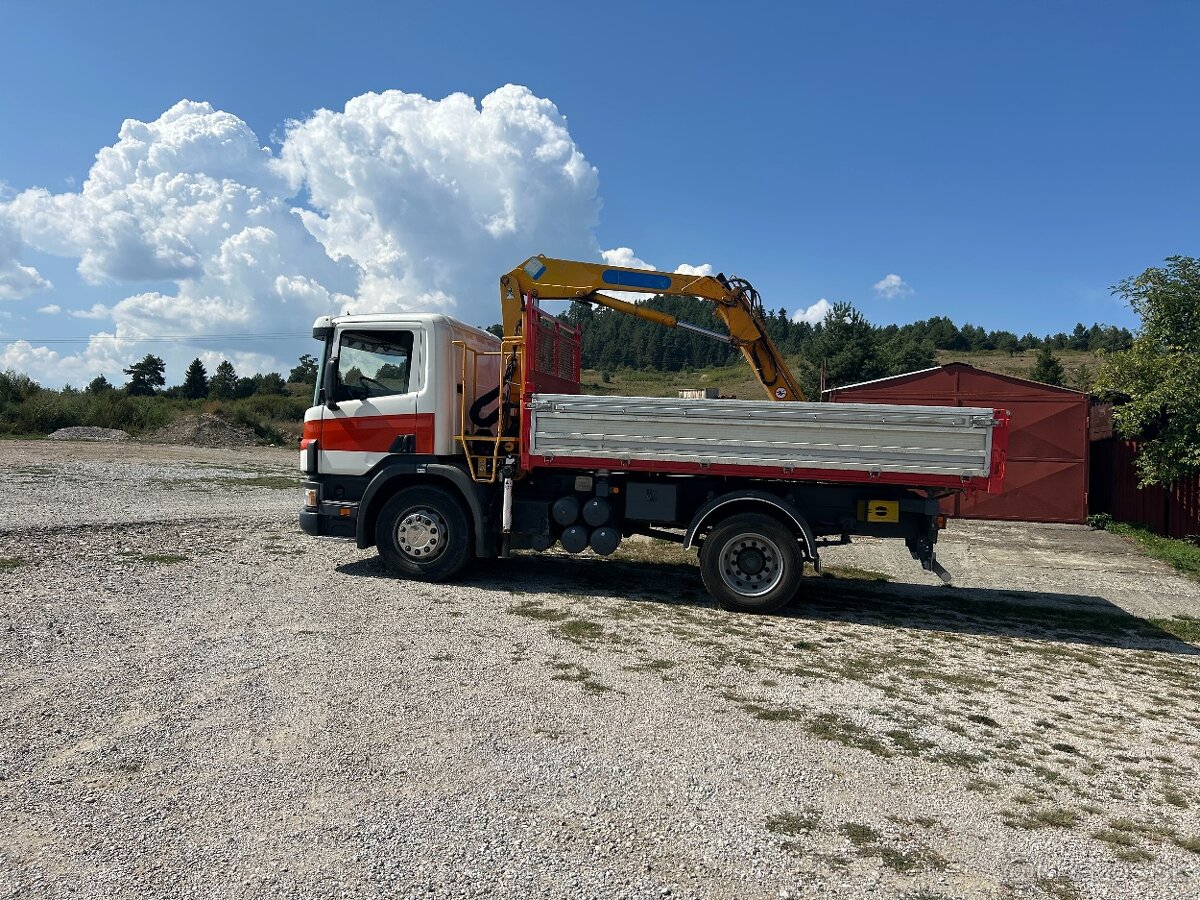 Sklápač s hydraulickou rukou - Scania