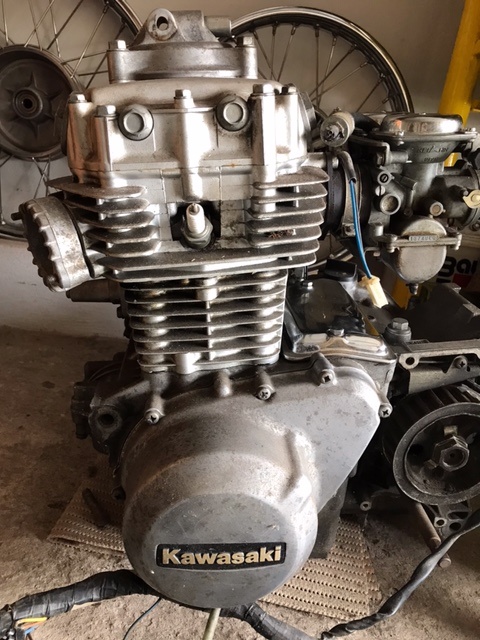 Motor s komplet kabelážou Kawasaki 440 LTD