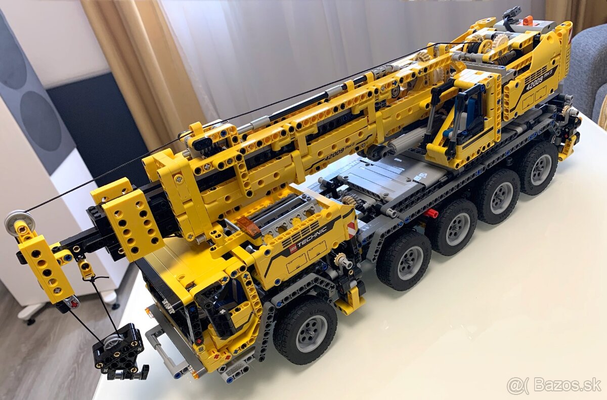 LEGO Technic 42009 Mobile Crane Mk II (2013)