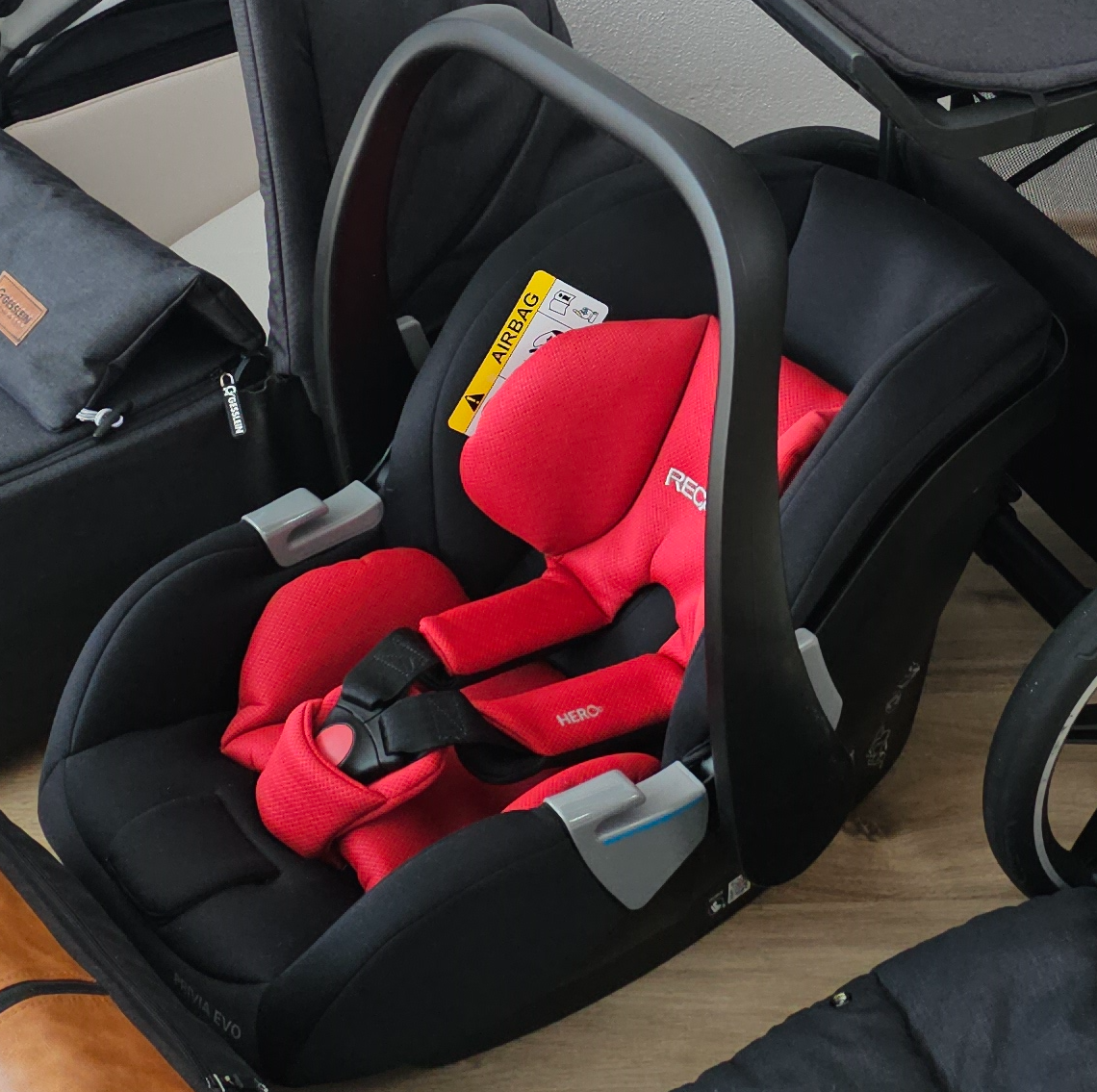 Recaro Privia Evo (Racing Red)