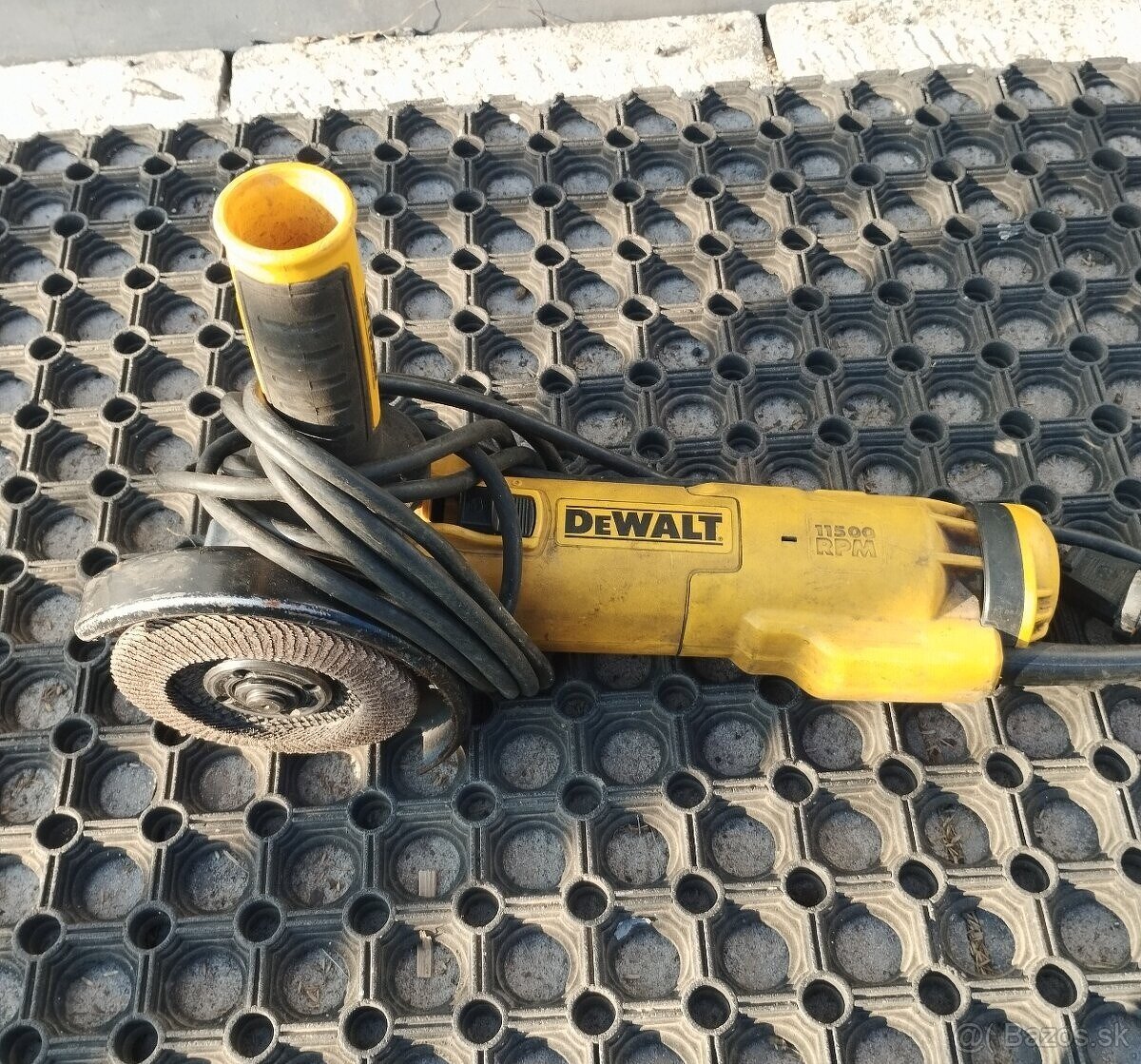 Uhlová brúska DeWalt 125MM