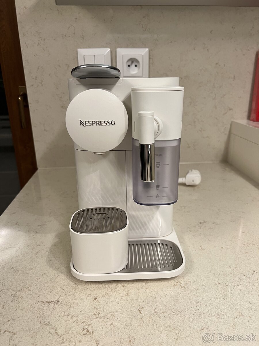 Kávovar Nespresso DeLonghi