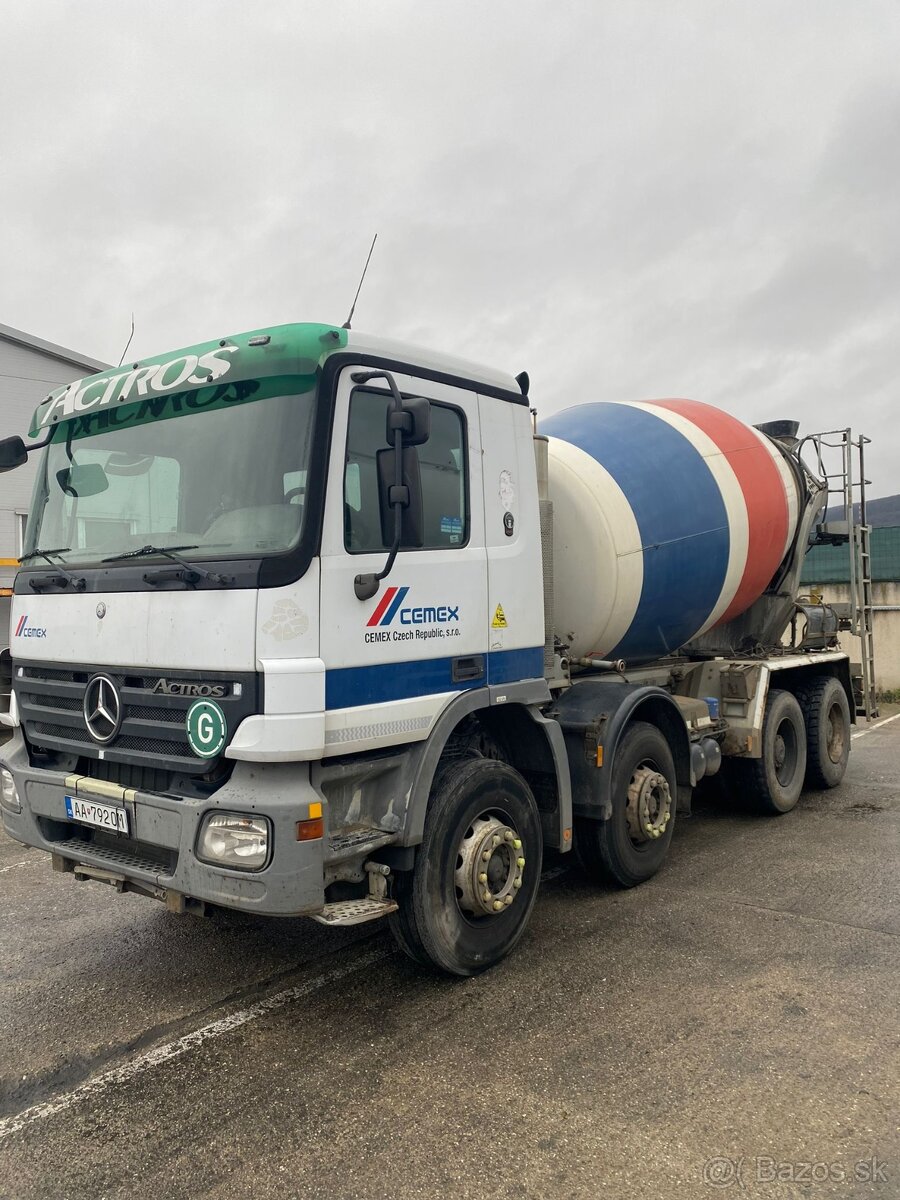 Domiešavač Mercedes-Benz Actros 3236 8x4 - nadstavba Stteter