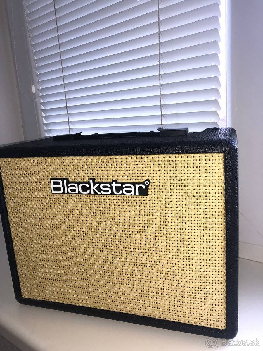 kombo zosilňovač pre elektrickú gitaru Blackstar Debut 15E