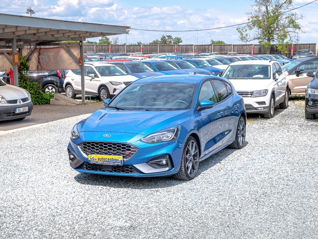 Ford Focus 2.3T ST PERFORMANCE 206 KW 9 000 KM ZÁRUKA 2027