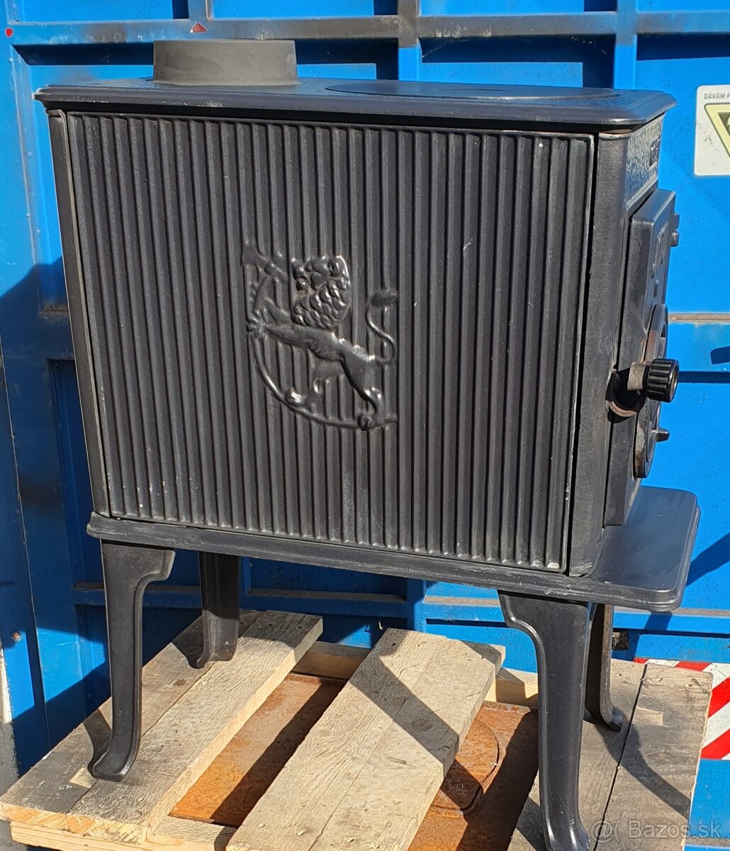 Liatinové kachle Jotul F 602 N modročierny smalt