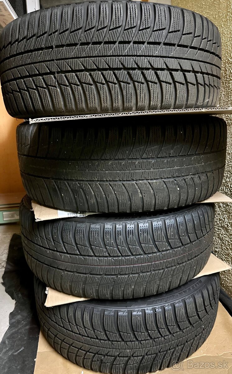 Predám Zimné pneu 225/40 R18 92V Bridgestone Blizzak LM001