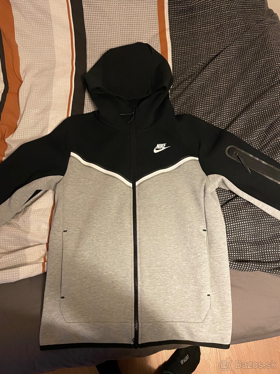 Nike Tech Fleece Black & Grey