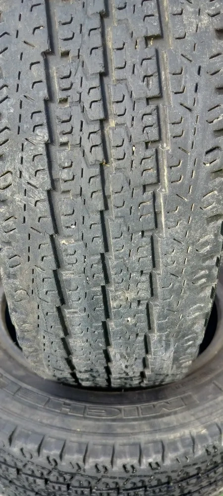 Predám 2 celoročné pneumatiky 195/65 R 16C 104R Michelin