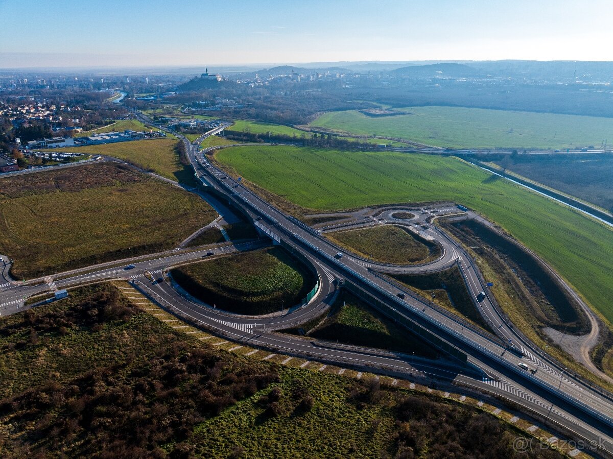 Exkluzívny stavebný pozemok Nitra - Zobor, všetky IS