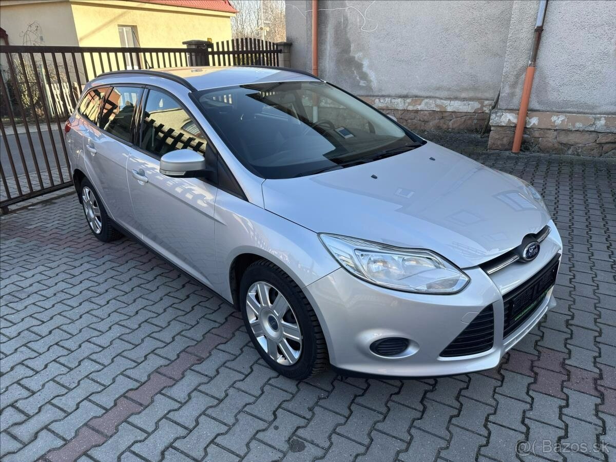 Ford Focus 1.6 77kW 2012 99632km 1.majitel serviska