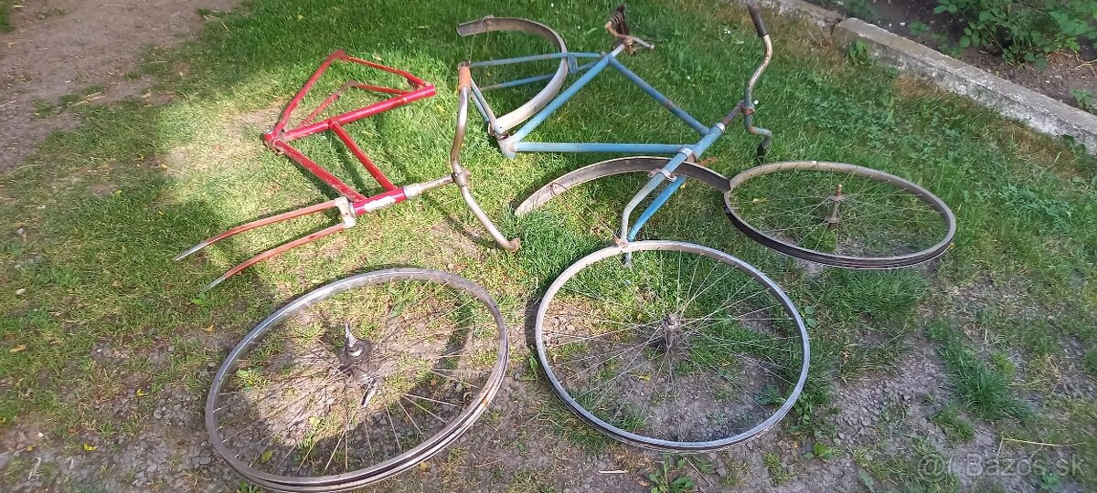 Bicykle staré kostry, kolesá, nosič
