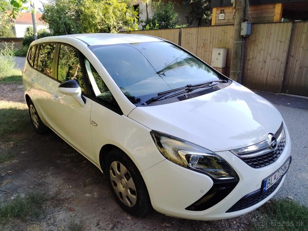 7-miestna Opel Zafira Tourer 1.8