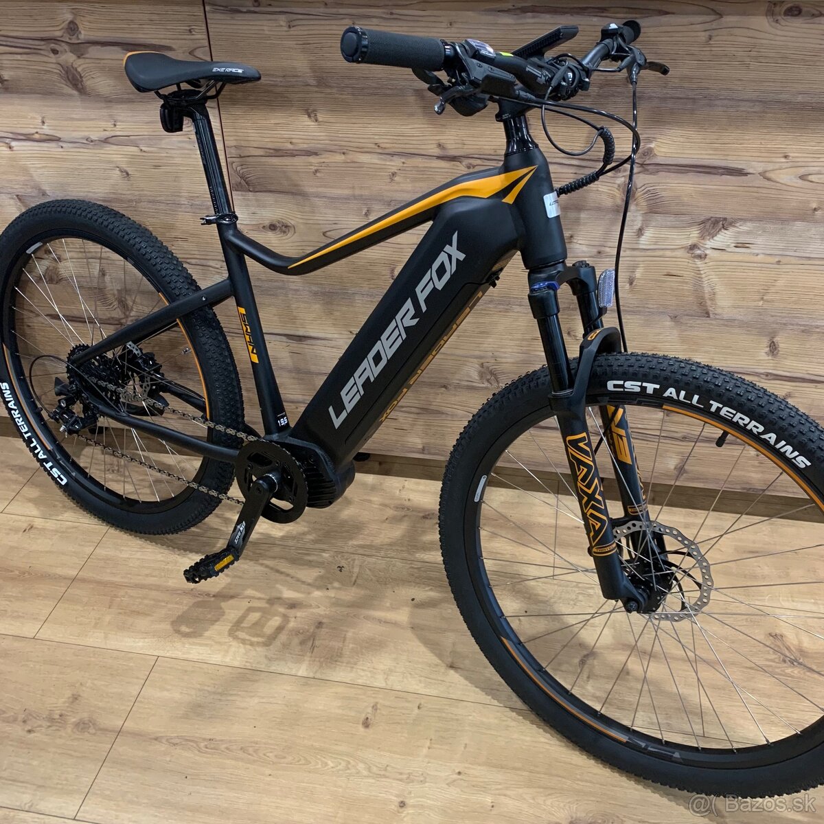 Elektrobicykel LEADER FOX SWAN 29" čierno oranžový