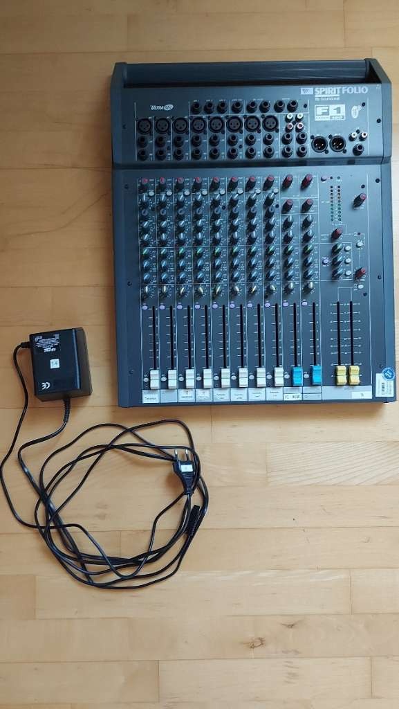 Soundcraft F1 Mixpult