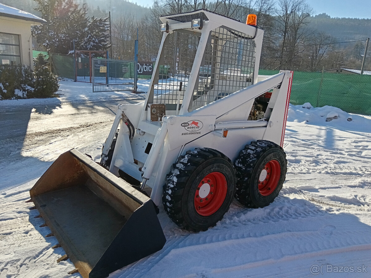 BOBCAT 825 smykový nakladač