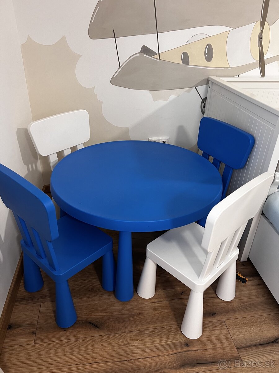 Predám Ikea detský plastový stolík + 4 stoličky