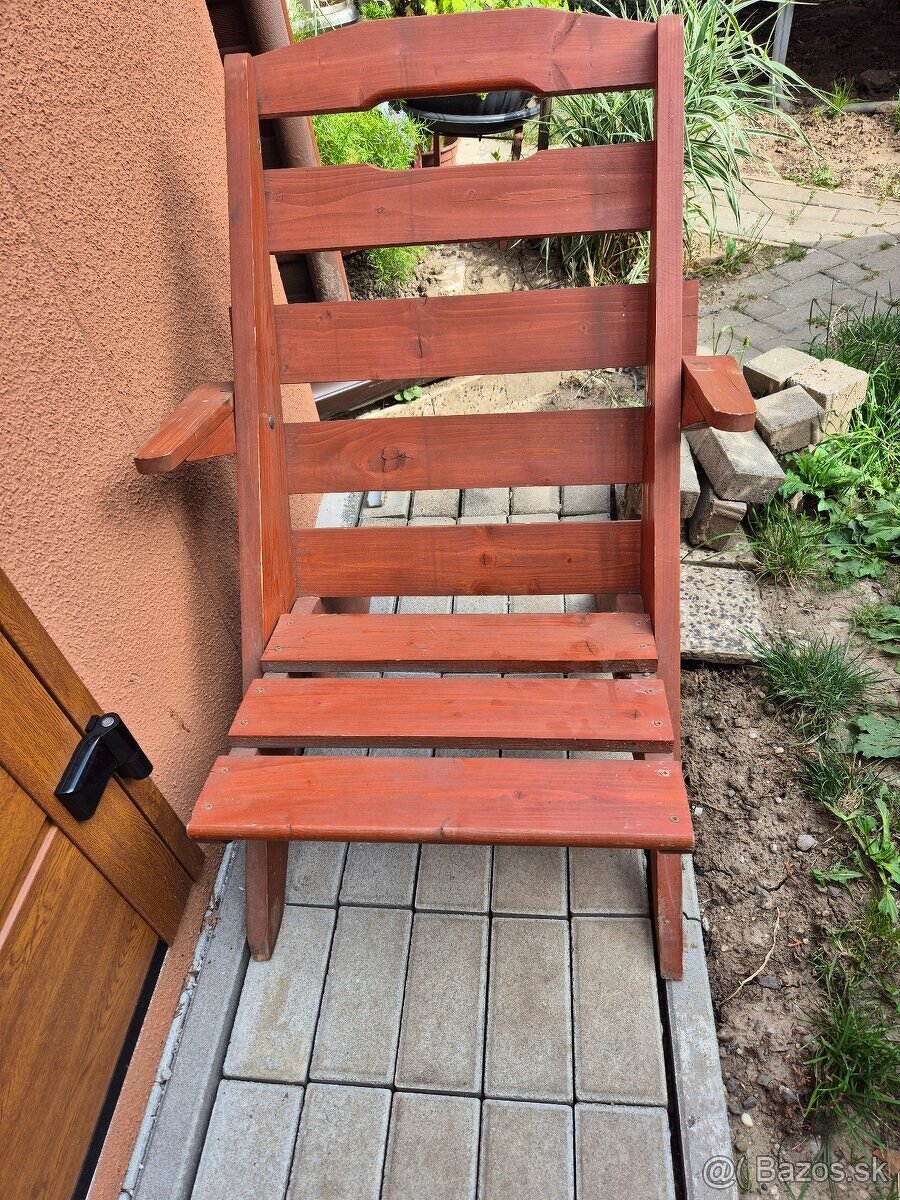 Skladacie drevené záhradné stoličky