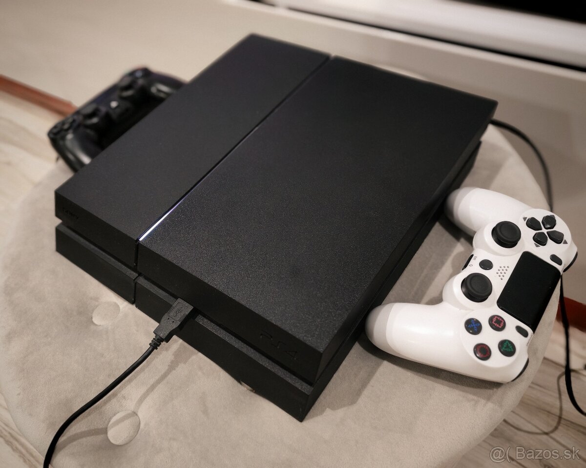 Playstation 4 (PS4)