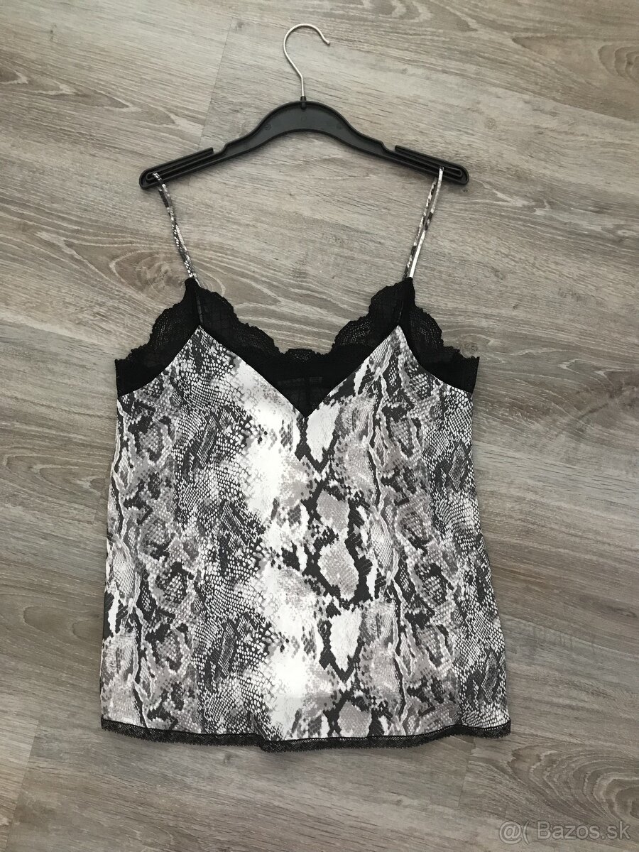 Top hadia potlac znacky Stradivarius, velkost XS