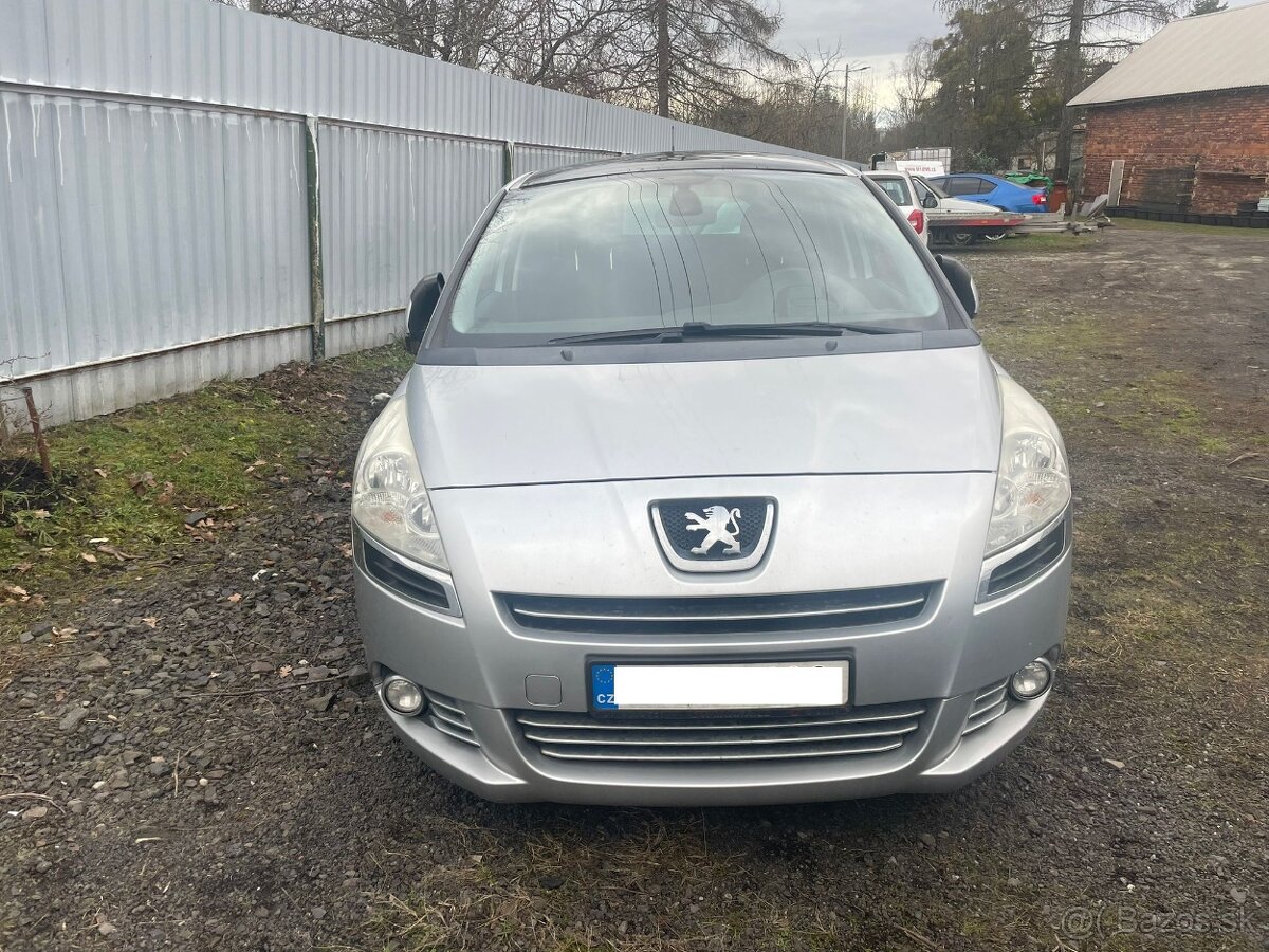 Peugeot 5008 1.6i 115kw, r.7/2011, klima, poškozen motor