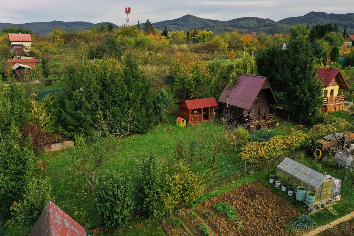 NA PREDAJ | CHATKA S VEĽKOU ZÁHRADOU 487m2 - Trenčín