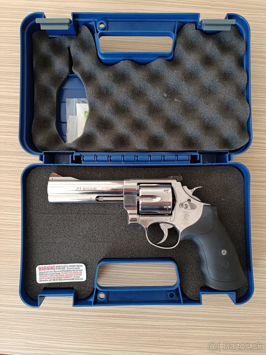 Smith Wesson 629 classic. 44. magnum