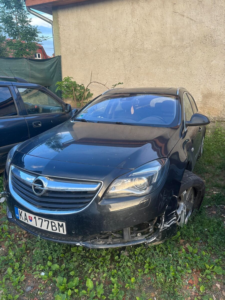 predám havarované auto Opel Insignia ST 2.0 CDTI