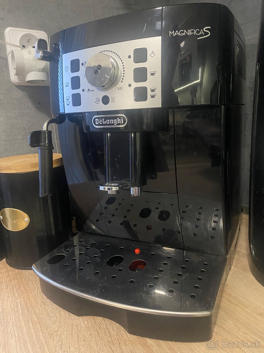 Delonghi magnifica S