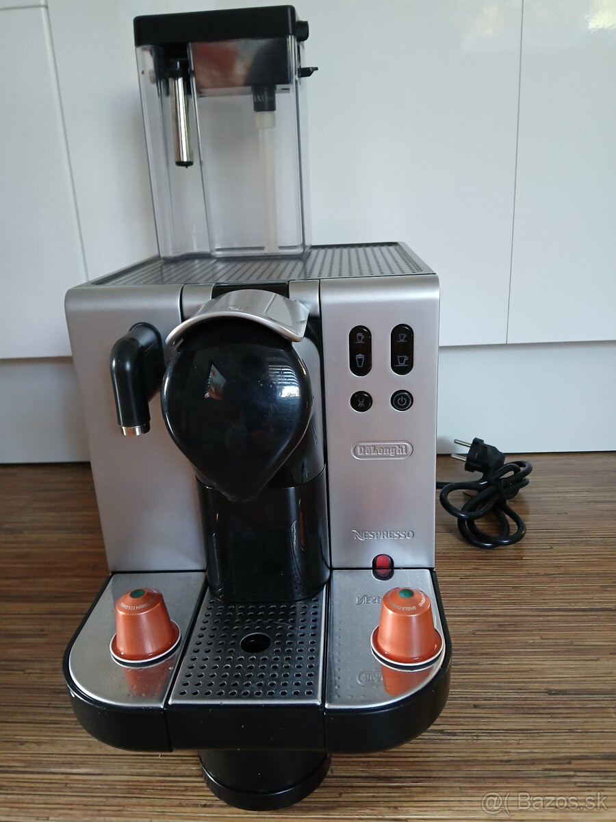 Kavovar DeLonghi NESPRESSO