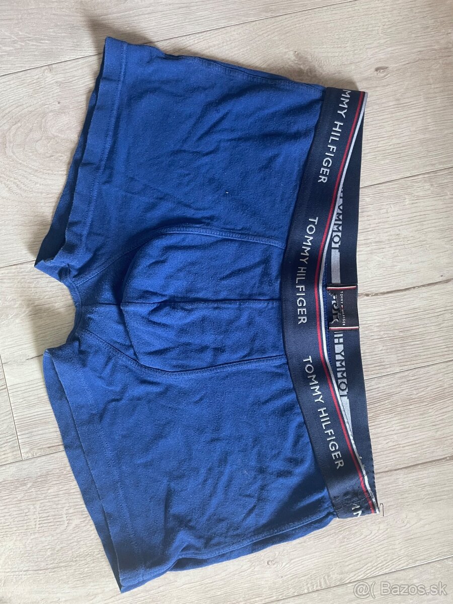 Tommy Hilfiger velkost M-L