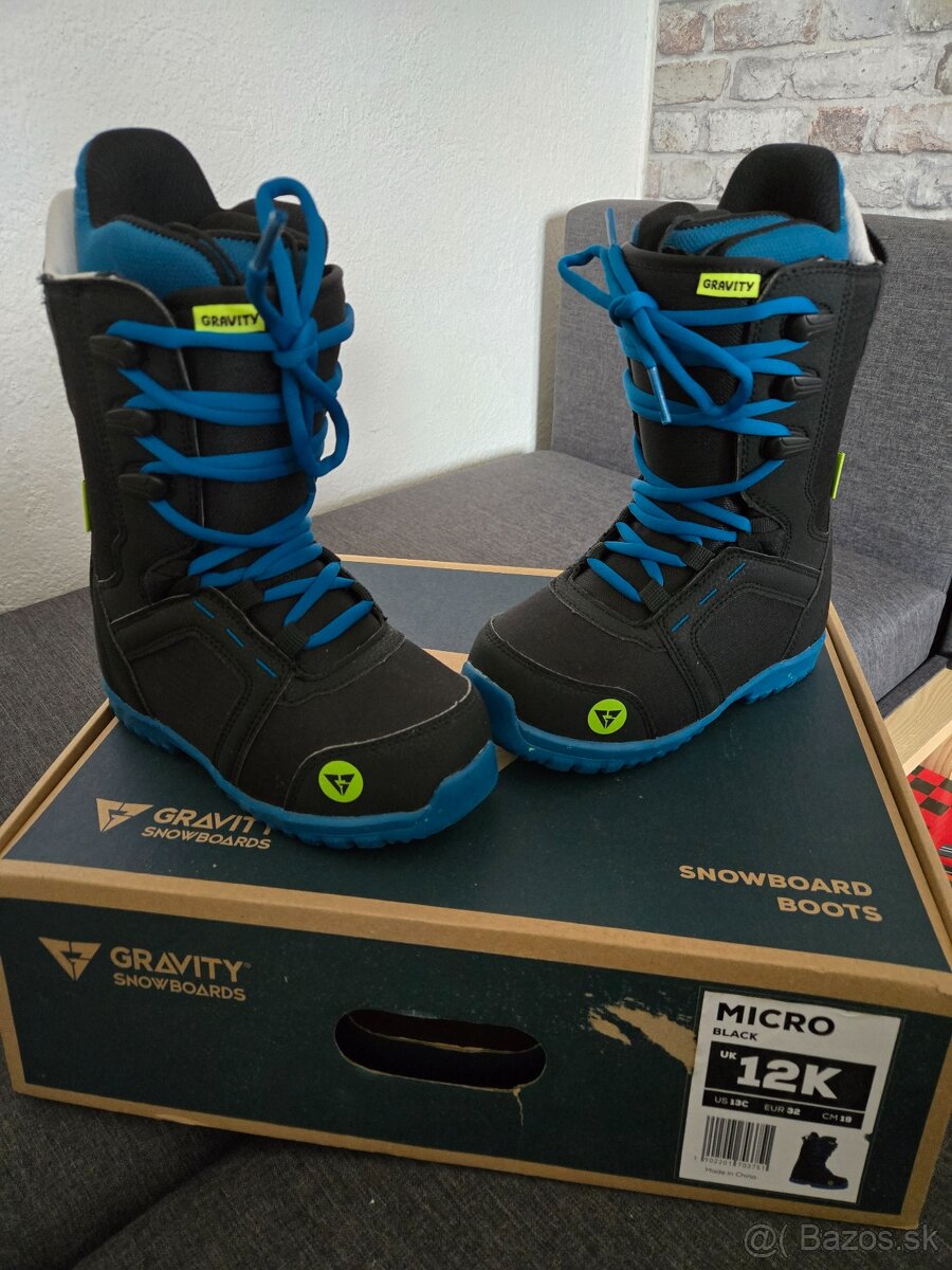 Snowboard boots