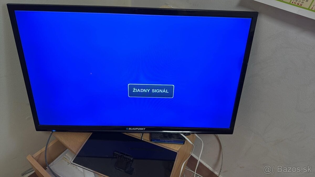 Starší 32" TV Blaupunkt B32A141TCHD-P - funkčný, so stojano