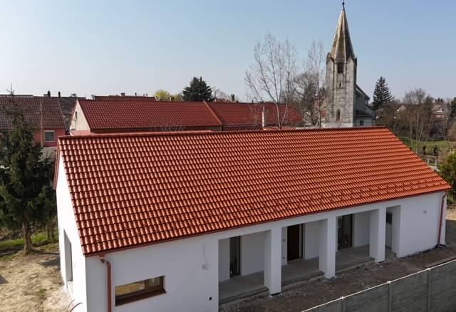 Nová cena. Malebný domček na priestrannom pozemku.Rajka