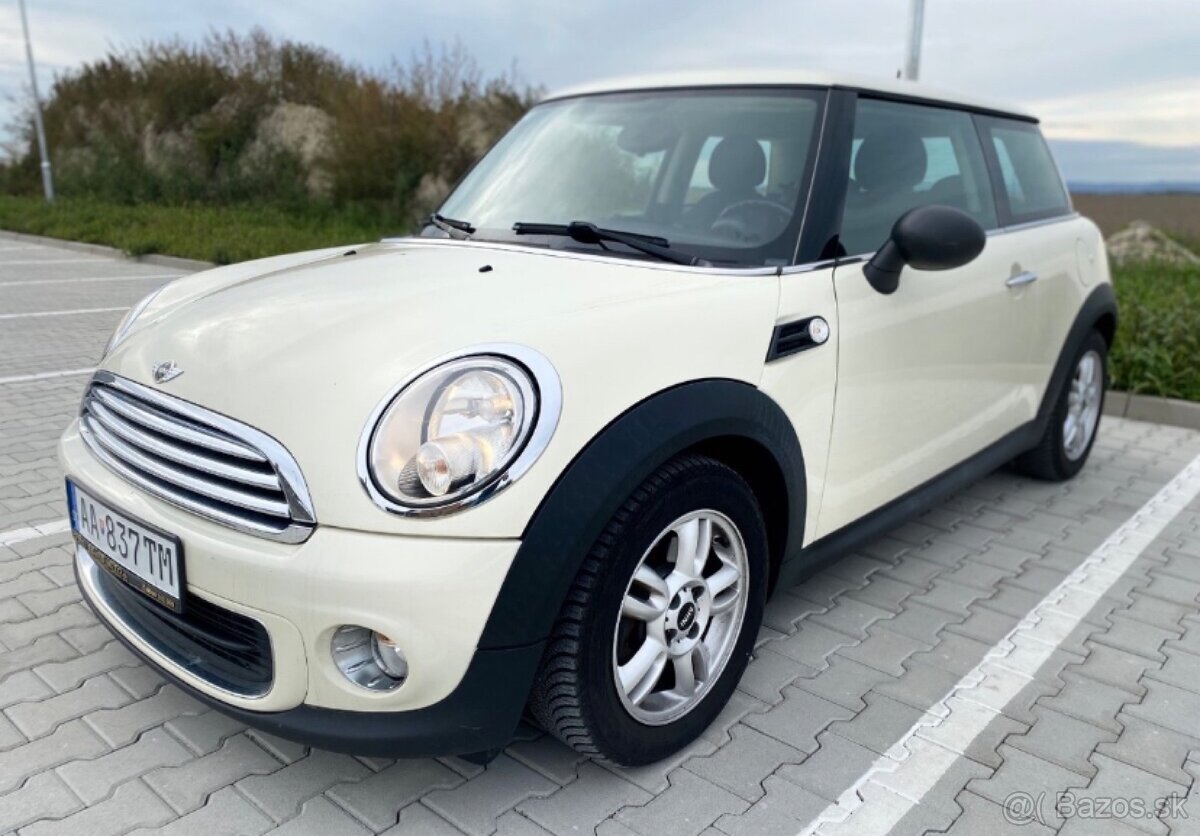 Mini Cooper 1,6benz. rok.2011