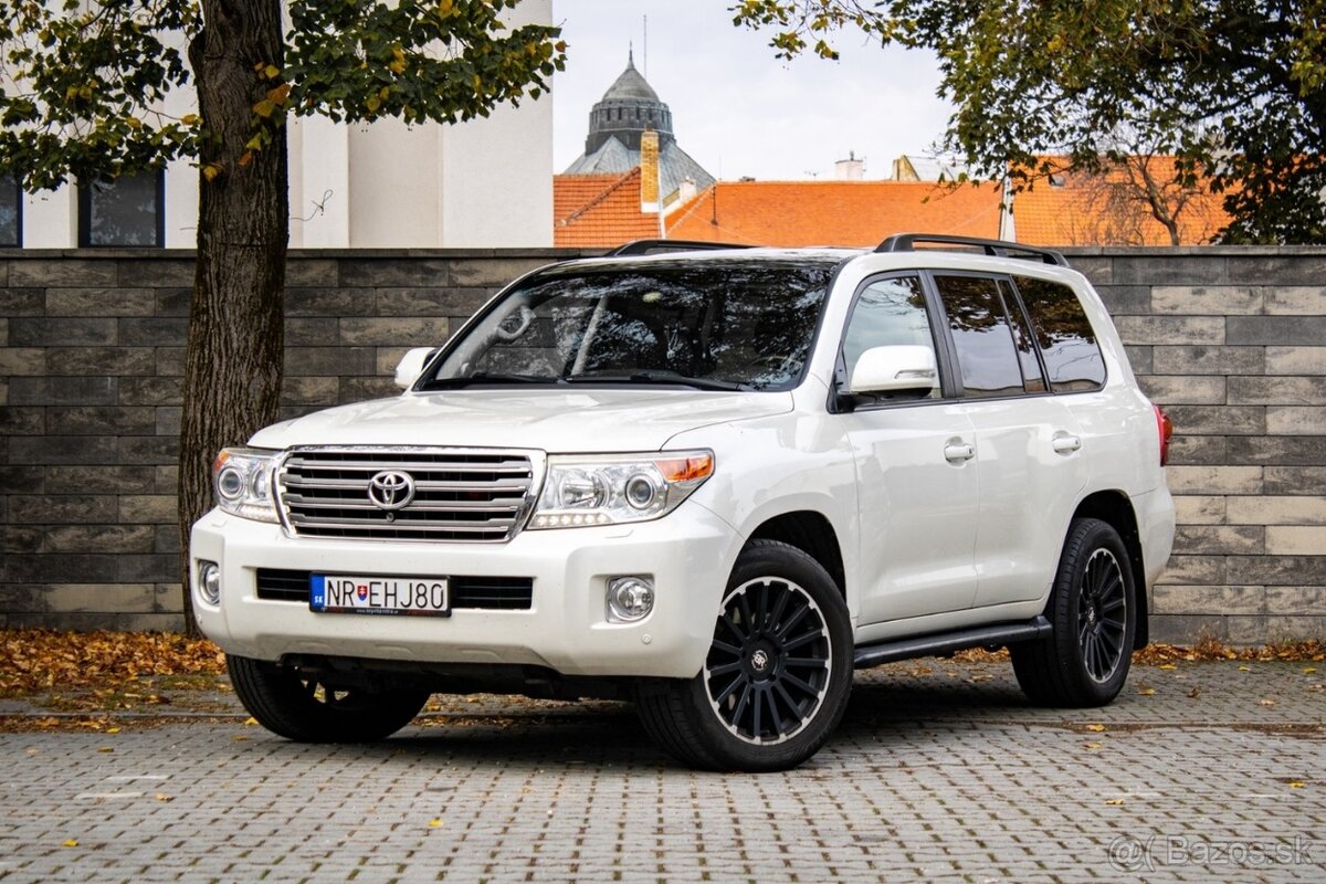 Toyota Land Cruiser V8 4.5 I D-4D Lux+ REZERVOVANÉ