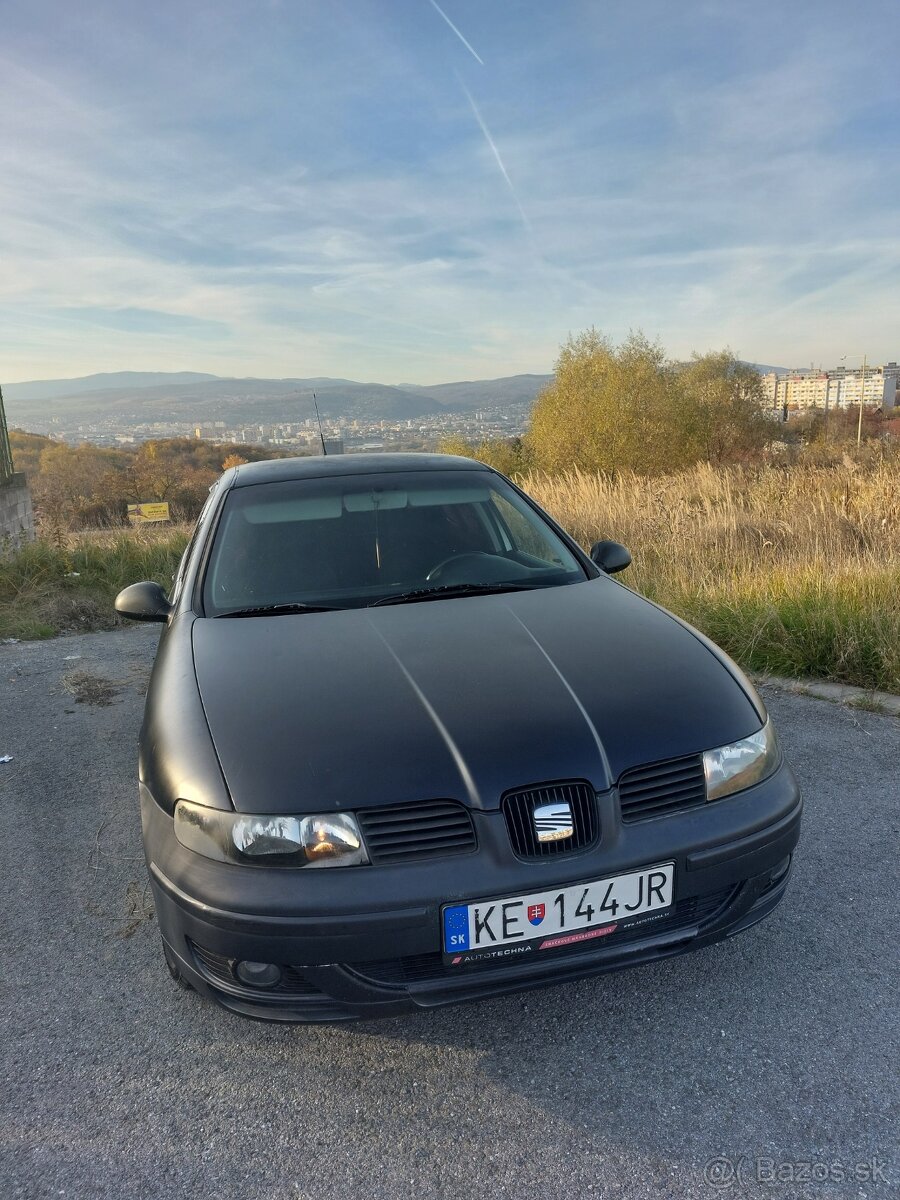 SEAT Leon 1M, 1.6 Benzín, 77kw, čierna matná