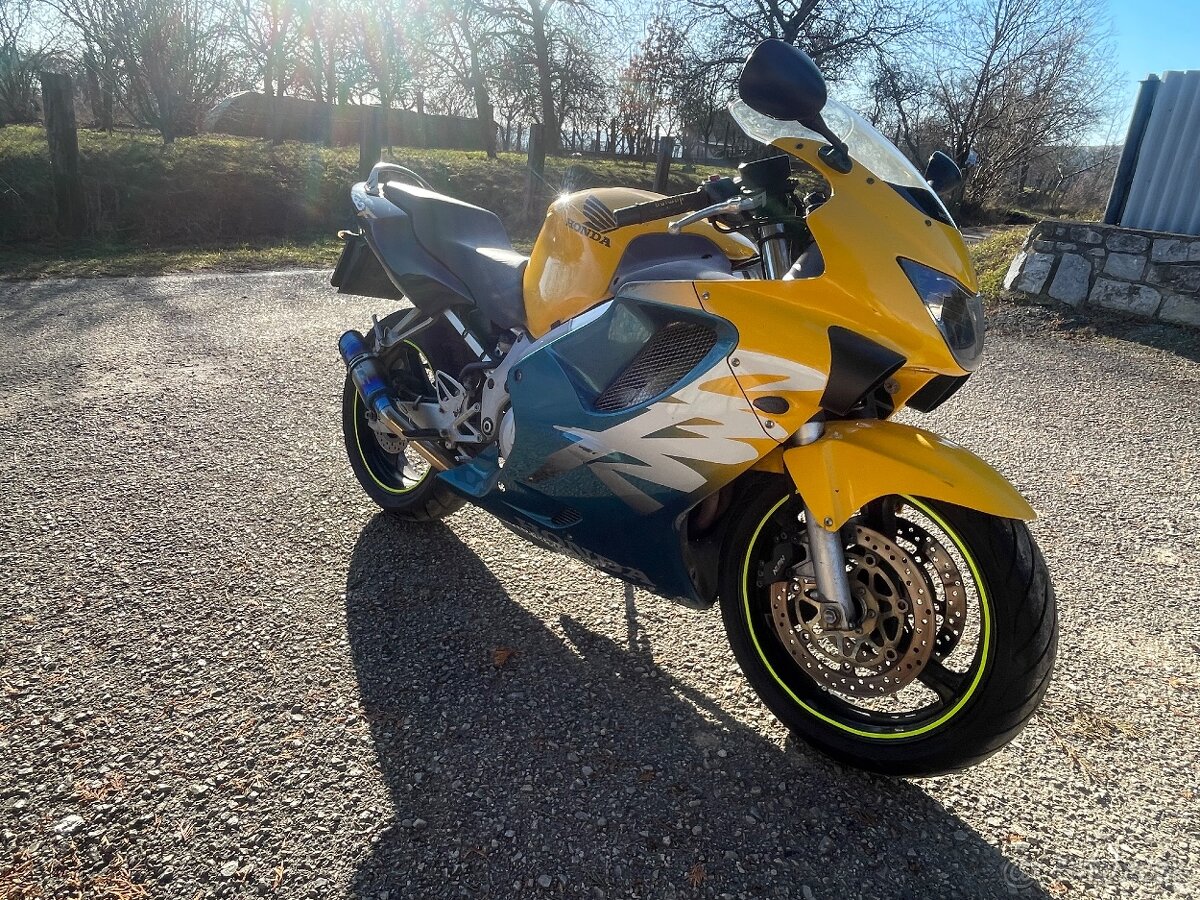 HONDA CBR 600F4