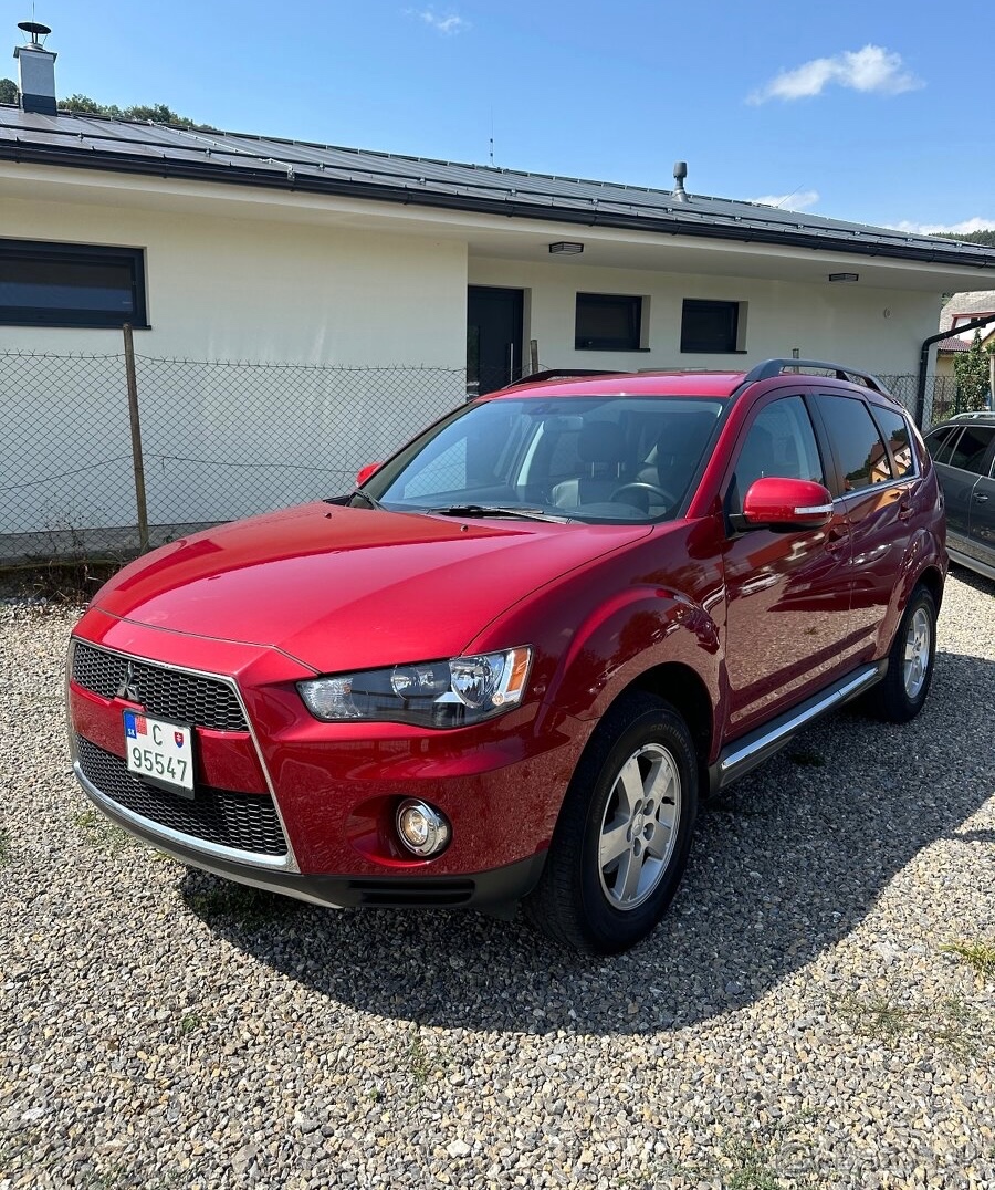 Mitsubishi Outlander 2.2 DID Intense,4x4,Navi,Kamera,Ťažné