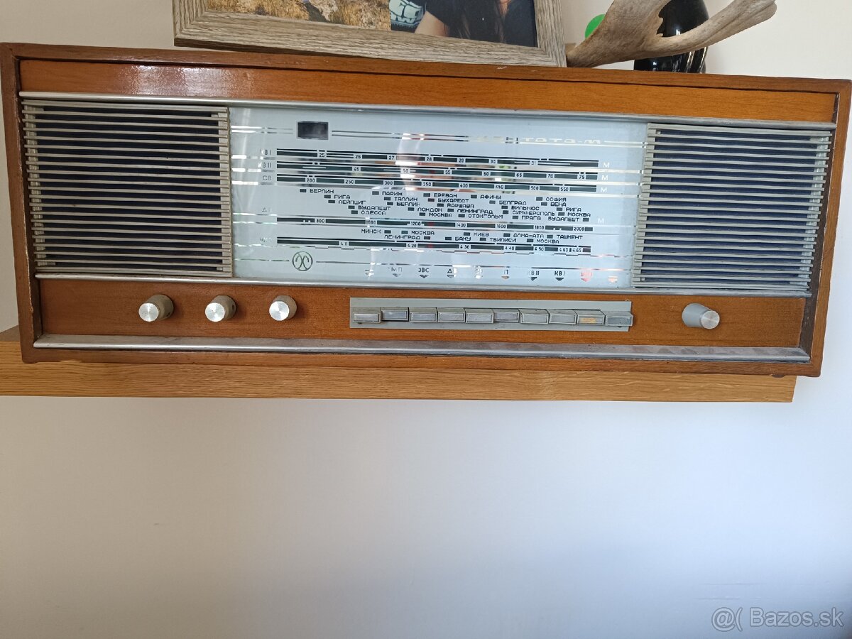 Retro radio