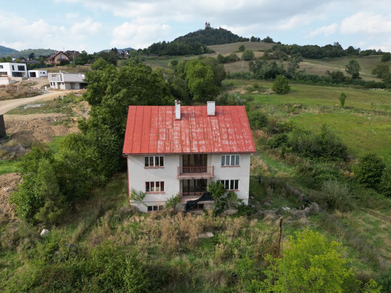 41631-Trojpodlažný rodinný dom v Banskej Štiavnici