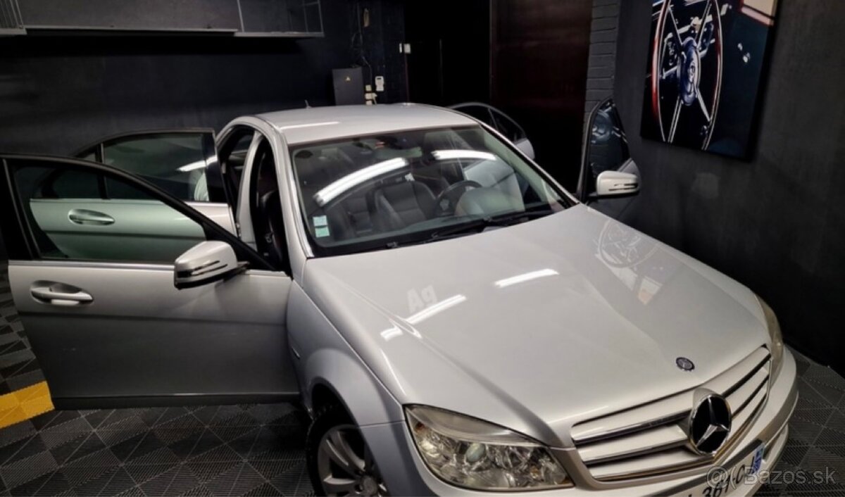 Predám Mercedes C220 r. 2011. Po nehode