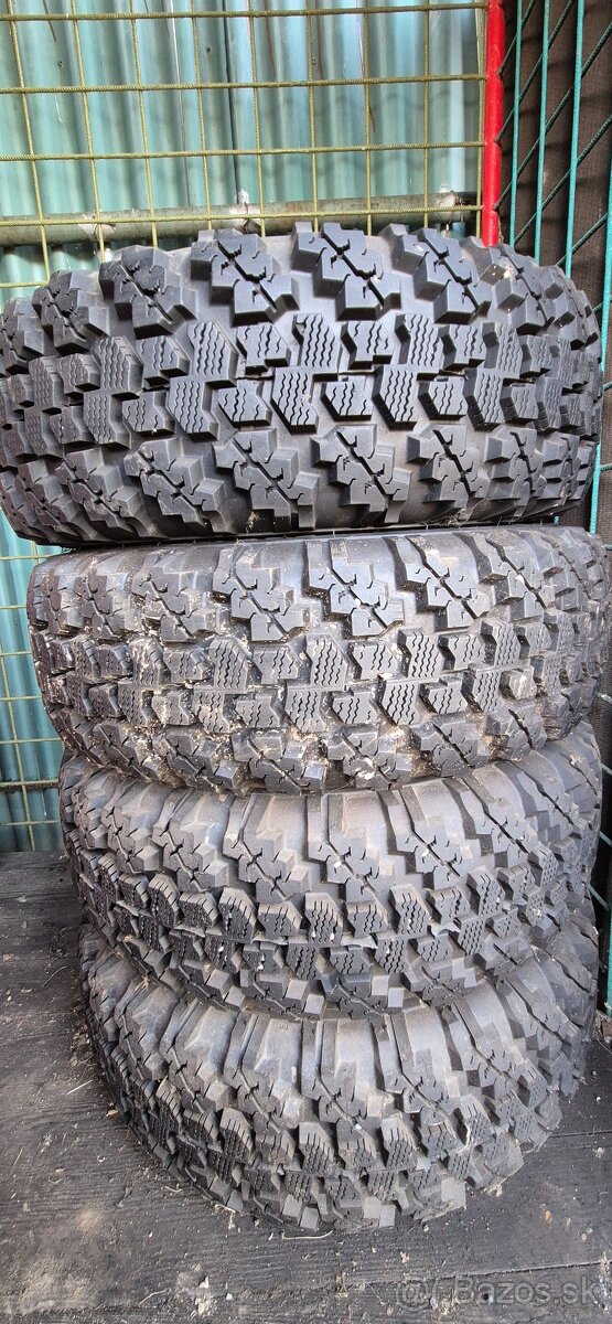 Predam originálne Offroad gumy 235/75R15