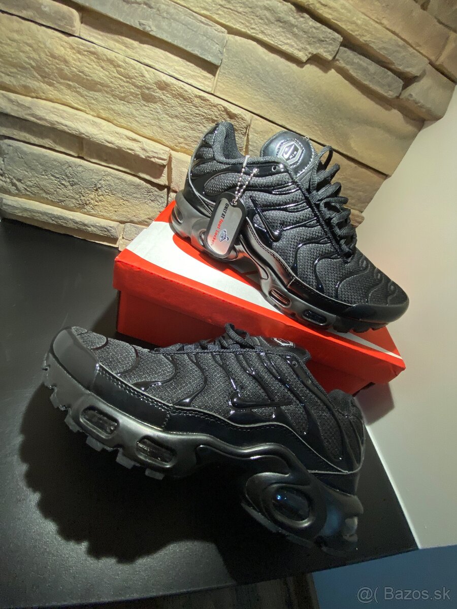 Nike TN triple black