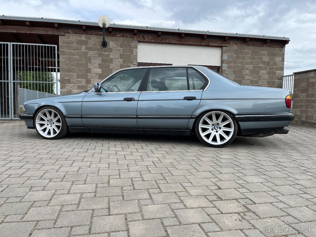 BMW e32 750iL V12