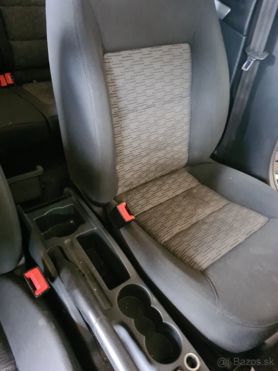 Látkové sedačky Škoda Octavia 2, combi