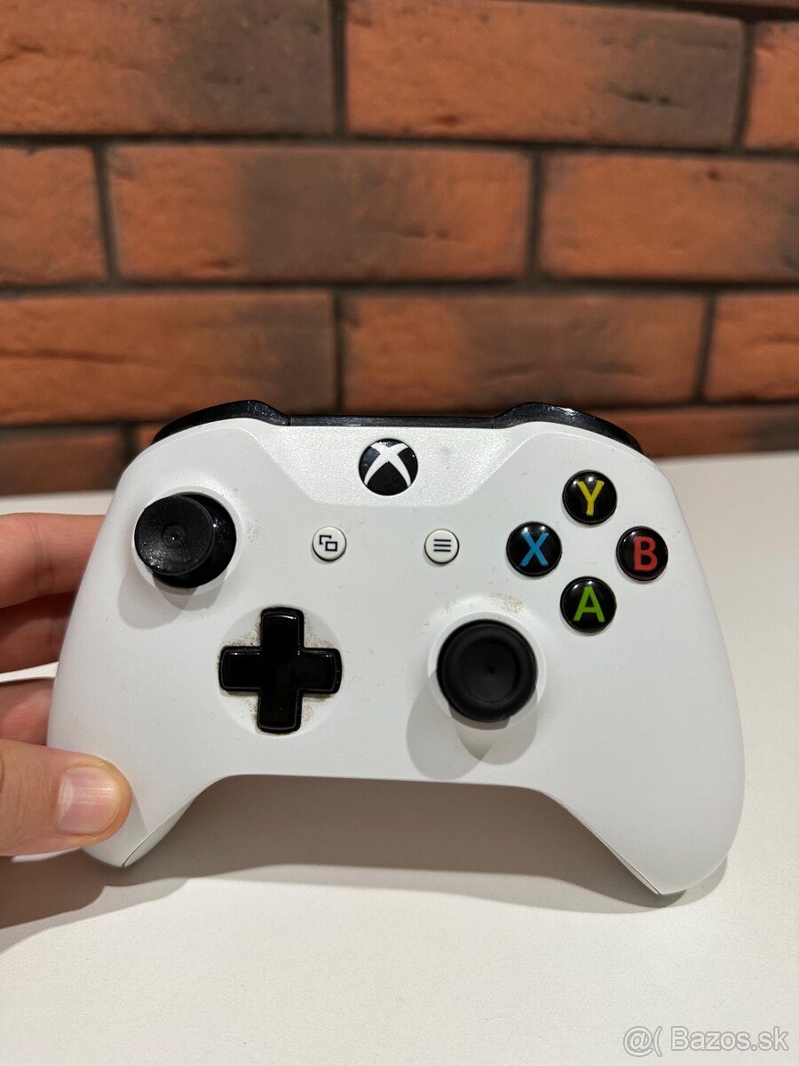 Predám ovládač na XBOX ONE / SERIES