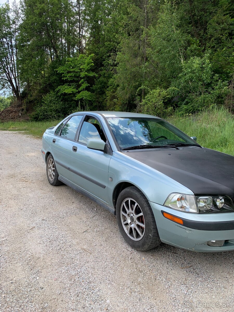 Predám Volvo s40 1.6 benzín 80kw r.v2003