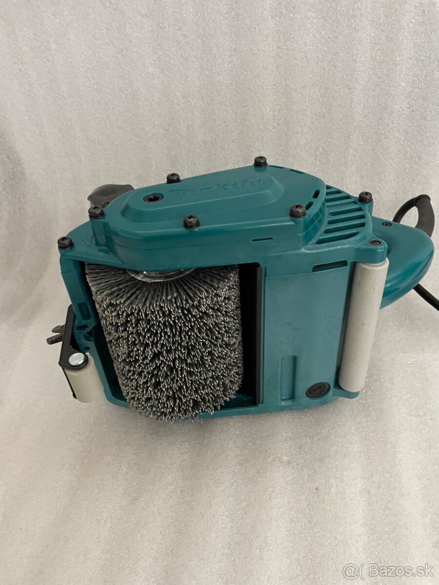 MAKITA 9741 Kefová brúska 860W