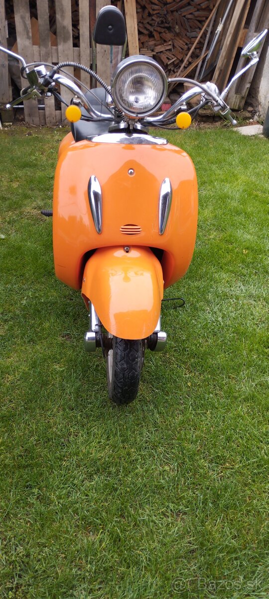 Adams 125 scooter retro